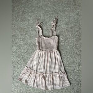 Adorable pink and whites gingham short flowy dress